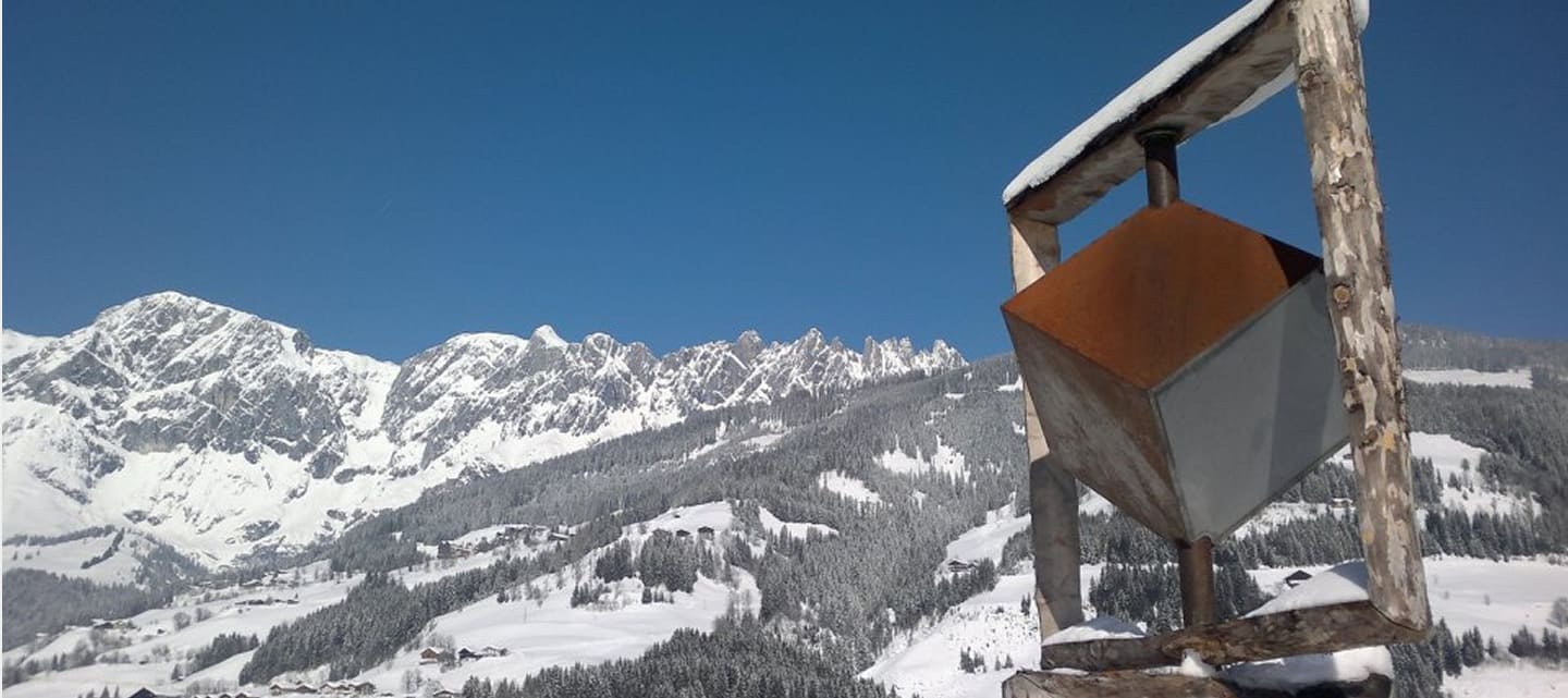 Skulptur Einsicht für eine bessere Aussicht - Paussenberg Galerie in Mühlbach am Hochkönig