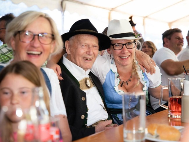 Ausgelassene Stimmung im Festzelt